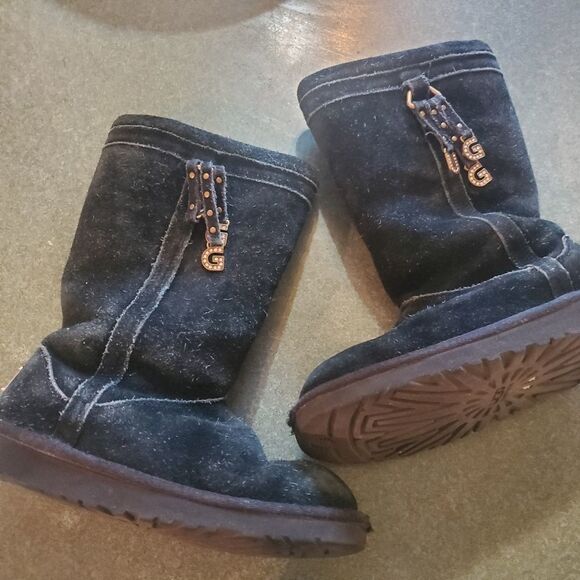 UGG Australia Black youth boots size 1 - Picture 1 of 5